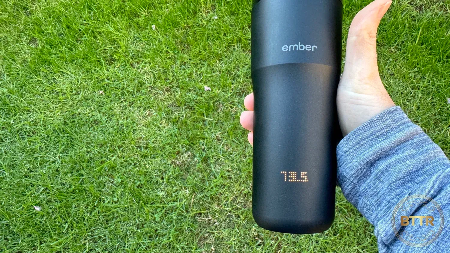 The temperature on the display of the travel mug 2+