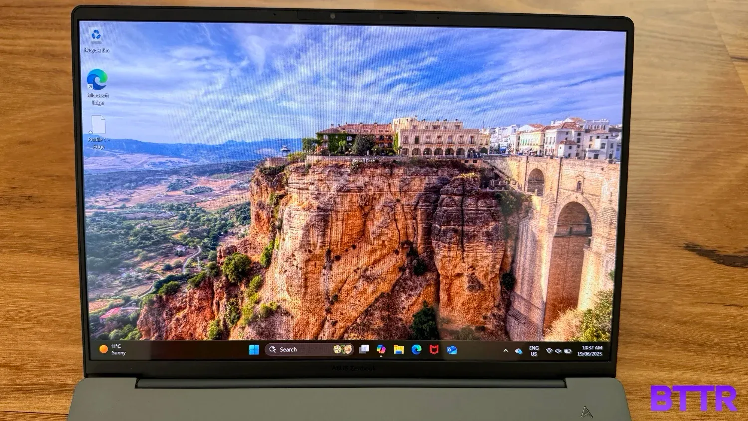 The OLED display of the Zenbook A14