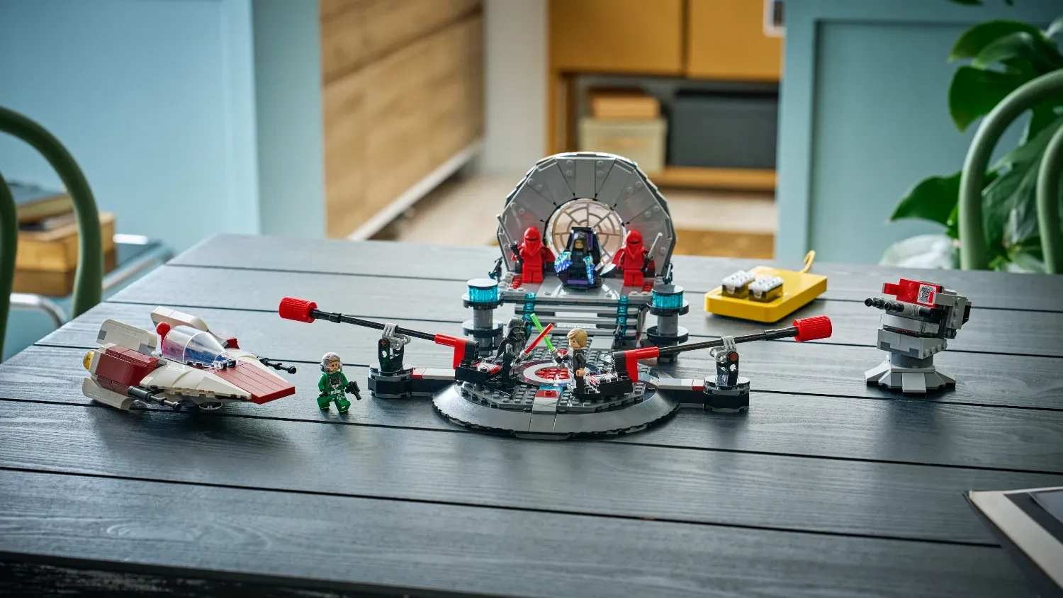 Throne Room Duel & A-Wing Smart Lego playset