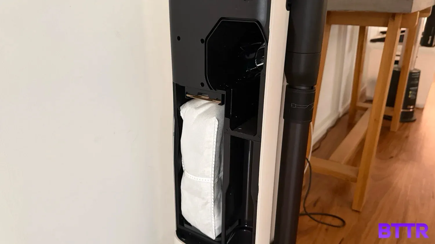 There are spots in the side of the hub for the accessories