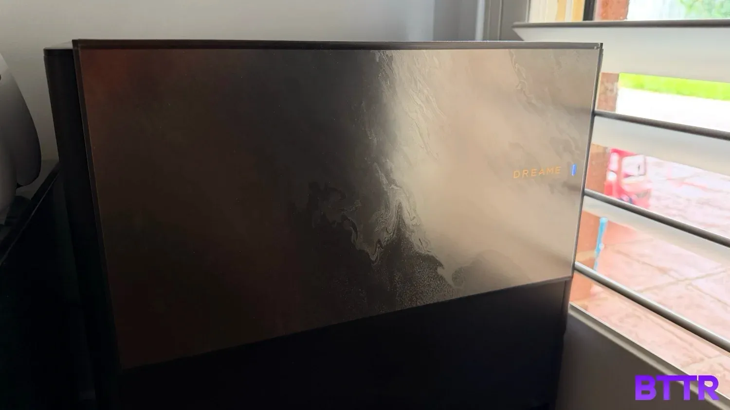 The finish of teh dock of the Dreame Aqua10 Ultra Track S