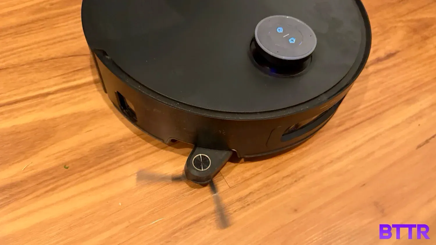 Dreame Aqua10 Ultra Track S's arm extended while cleaning