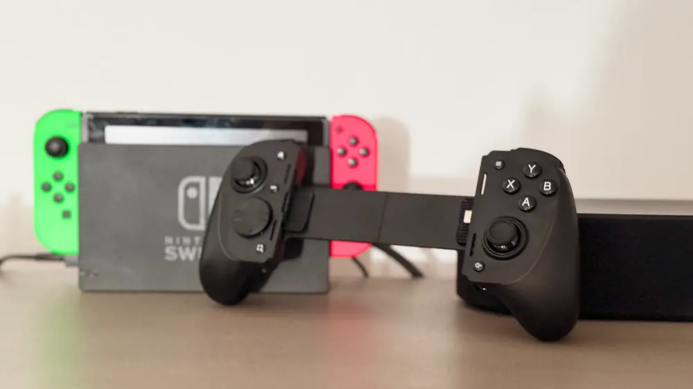 The Razer Kishi Ultra mobile gaming controller actually feels like a proper controller
