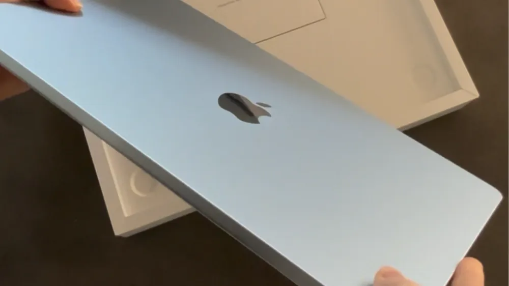 Unboxing the new M4 MacBook Air in Sky Blue
