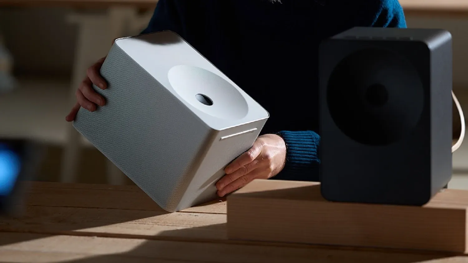 The new Samsung Music Studio 7 speaker in hands