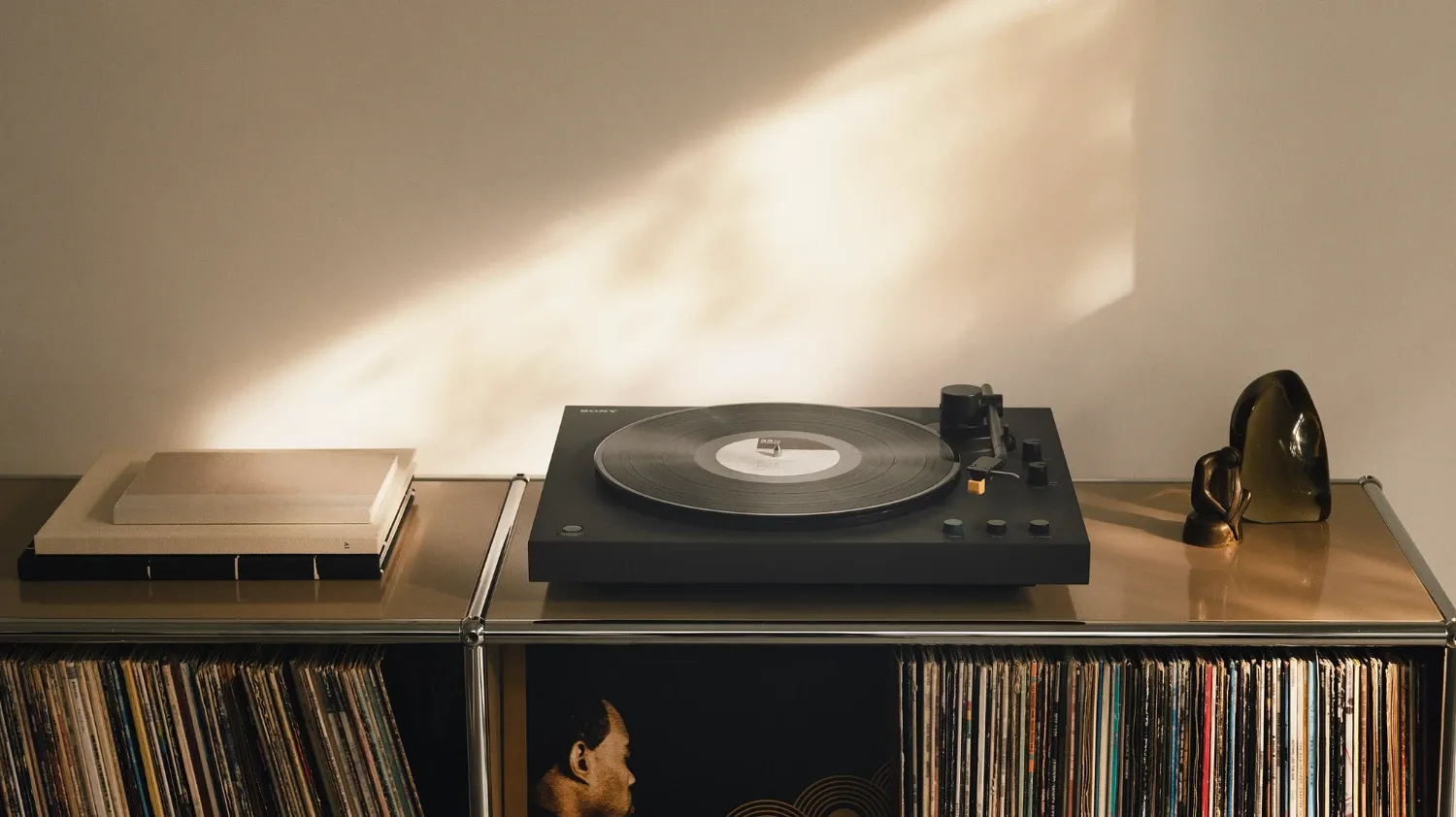 The Sony LX5BT turntable