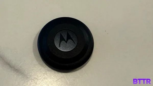 Close up of the Moto Tag tracker